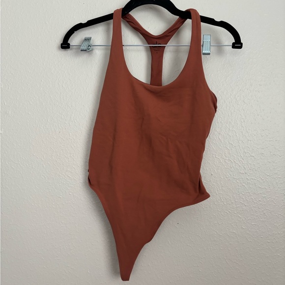 Alo Yoga Sleek Back Bodysuit - Rust S - Picture 5 of 7